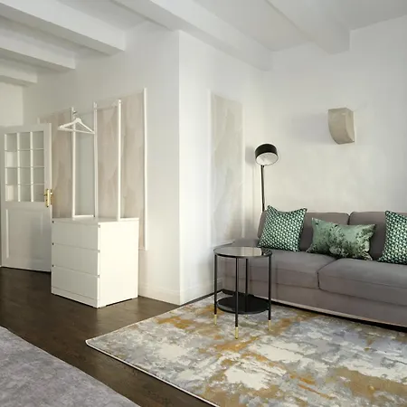 5 Bedroom Two Floor 160 M2 Penthouse Apartment *